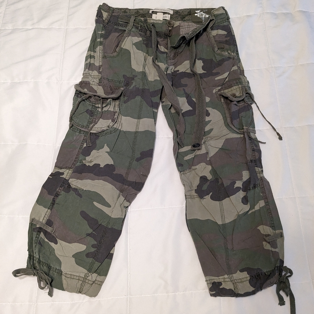 Abercrombie Camo Utility Cargo Cropped Pants